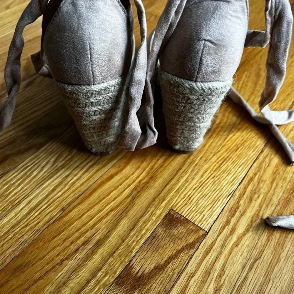 Beige espadrilles